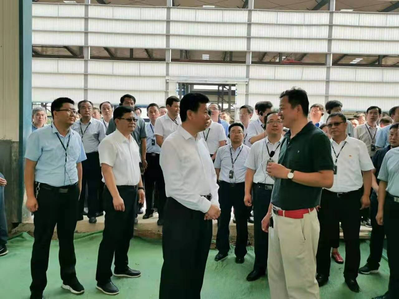 區委書記王勤光率區委領導來我公司觀摩工程進度